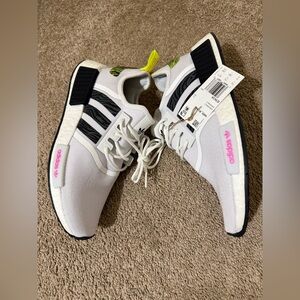 🚨Adidas women's NMD R1 shoes sneakers Cloud White / Core Black / Zebra size 9